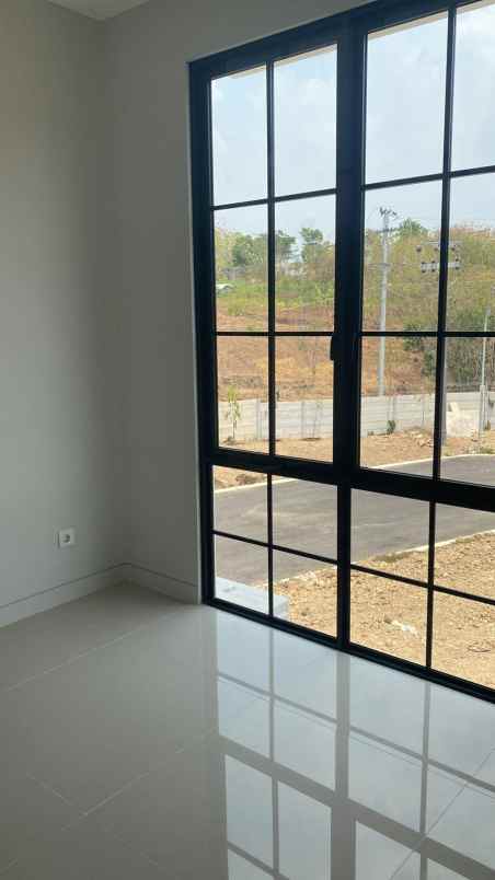 dijual rumah sambiroto