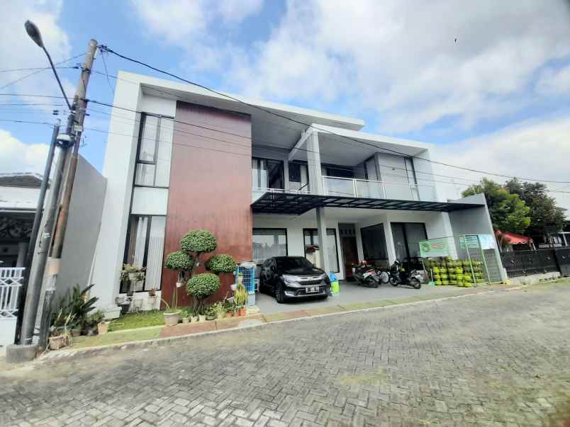 dijual rumah sapphire wiradadi