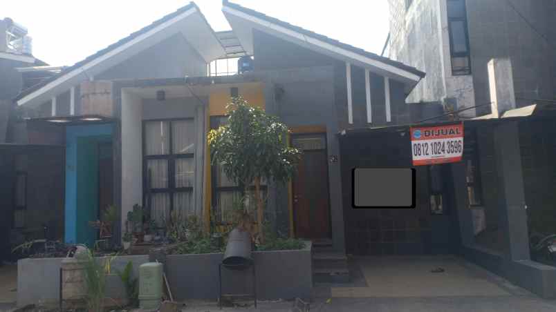 dijual rumah sariwangi