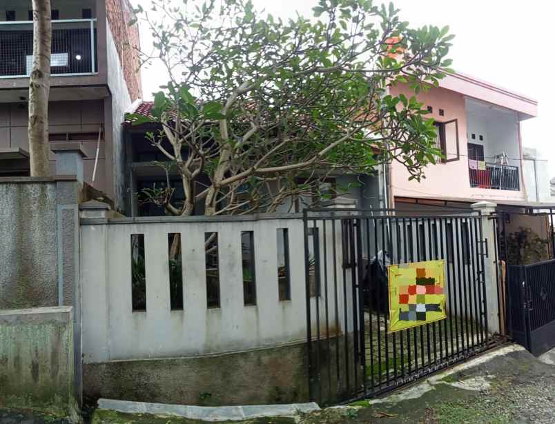 dijual rumah sariwangi