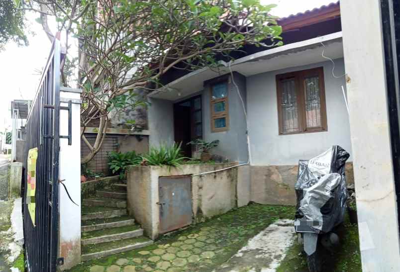 dijual rumah sariwangi