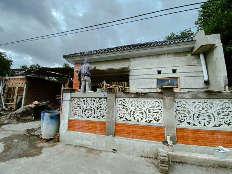 dijual rumah selomartani