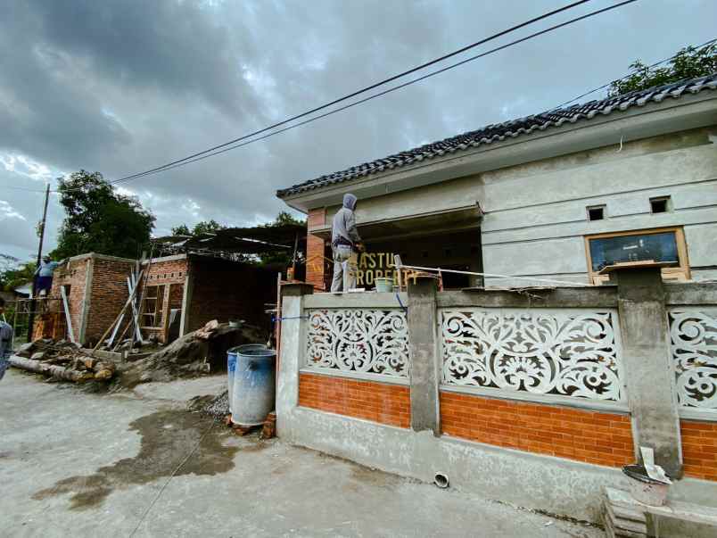 dijual rumah selomartani