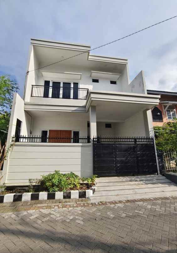 dijual rumah semolowaru