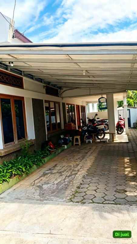 dijual rumah setiabudi