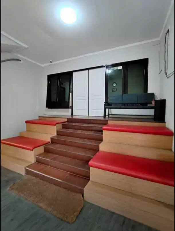 dijual rumah siwalankerto