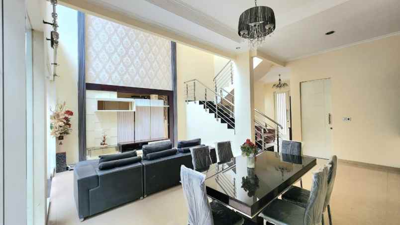 dijual rumah south emerald mansion