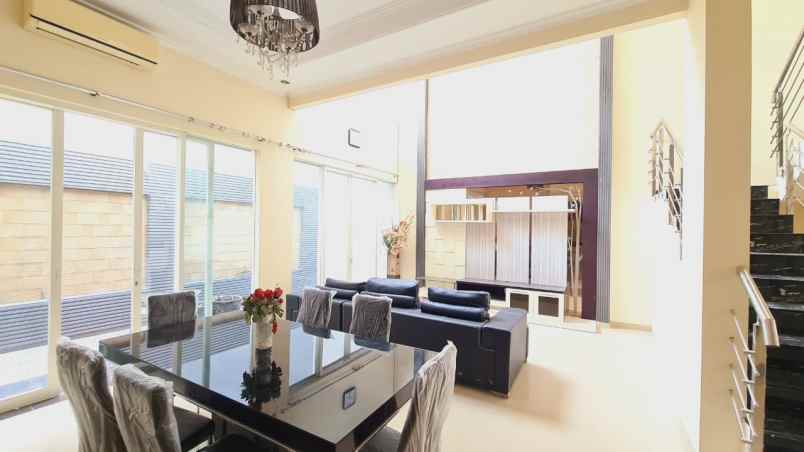 dijual rumah south emerald mansion