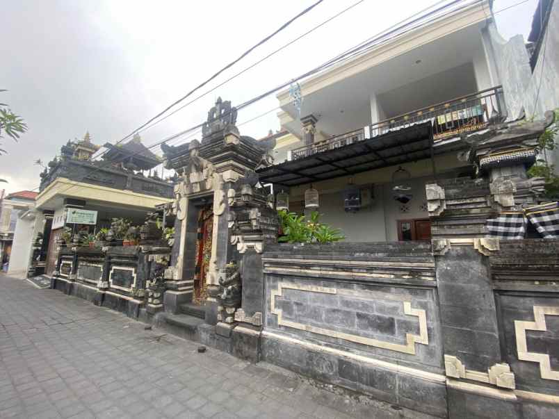 dijual rumah style bali bangunan l