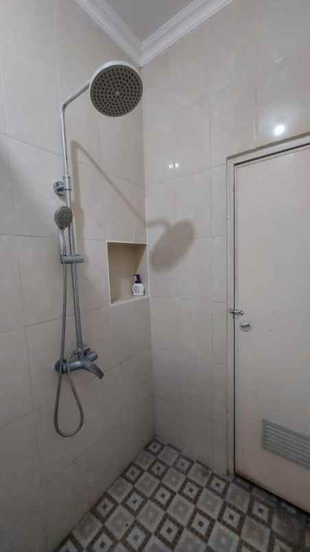 dijual rumah sukolilo regency