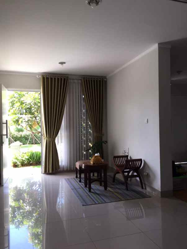 dijual rumah summarecon