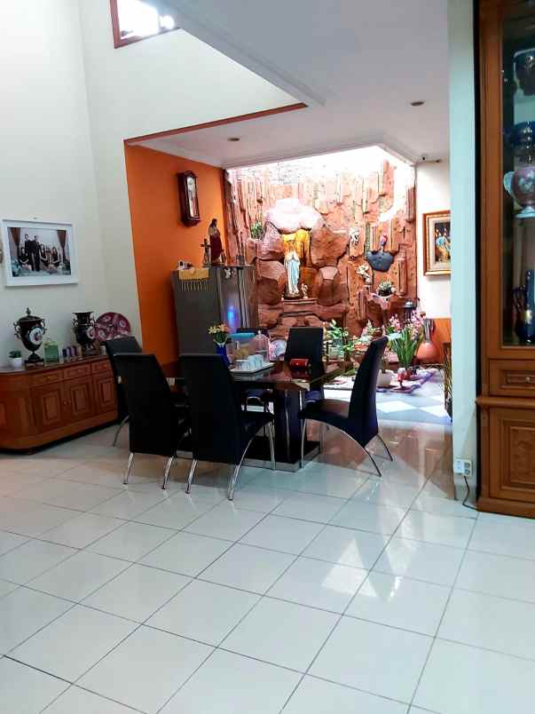 dijual rumah taman permata buana