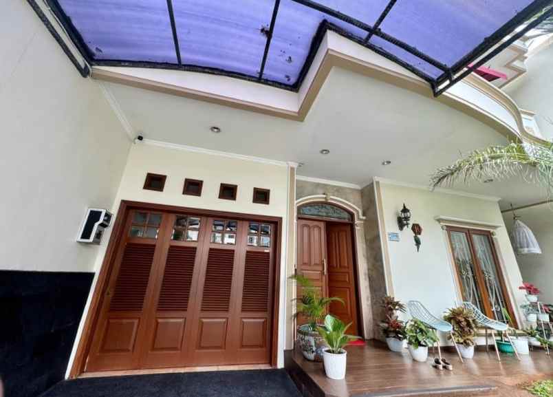 dijual rumah taman permata buana