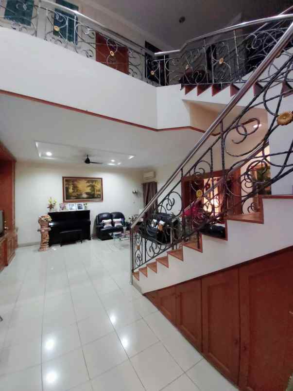 dijual rumah taman permata buana