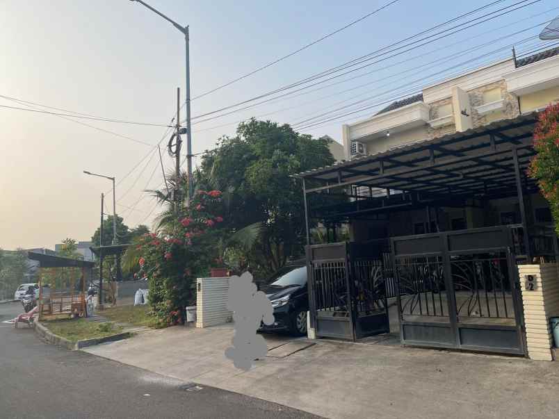 dijual rumah taman surya blok d