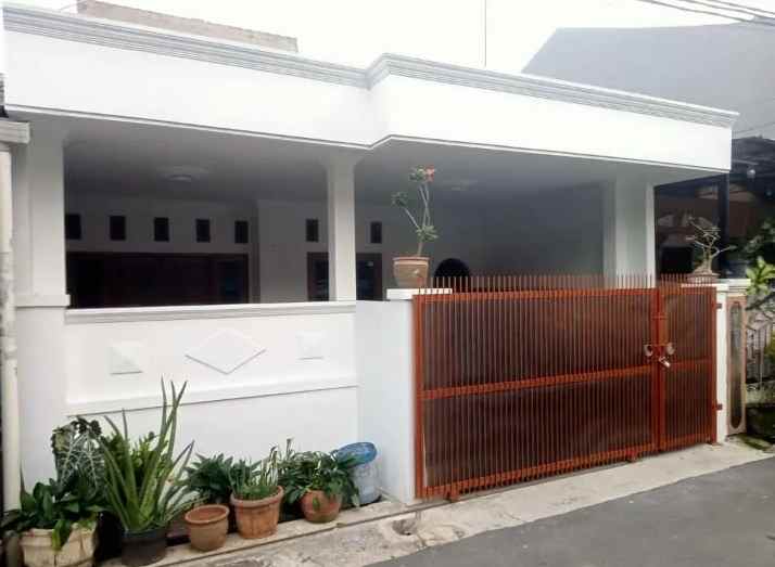 dijual rumah taman wisma asri