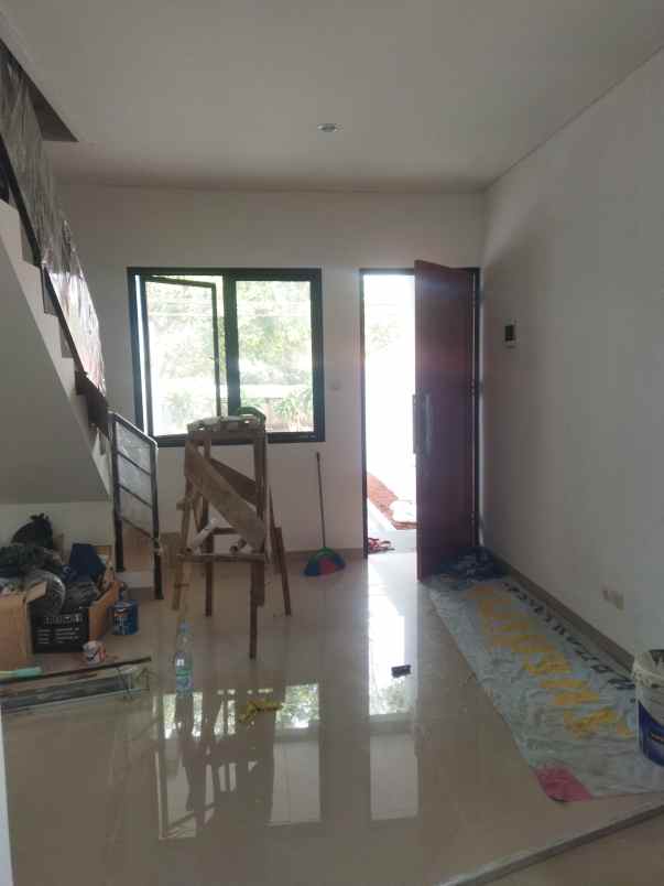 dijual rumah tapos