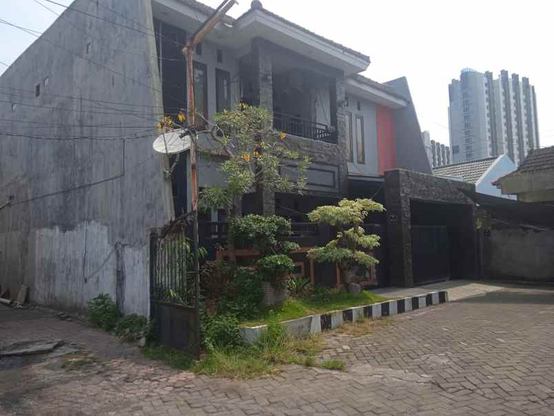 dijual rumah tenggilis mejoyo