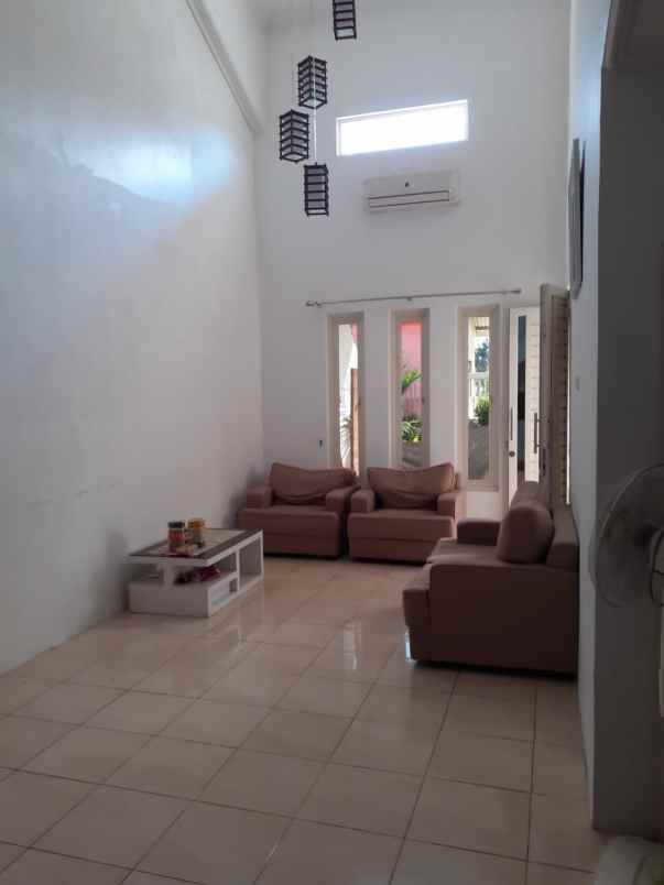 dijual rumah tenggilis mejoyo