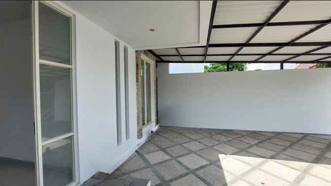 dijual rumah tenggilis mejoyo selatan