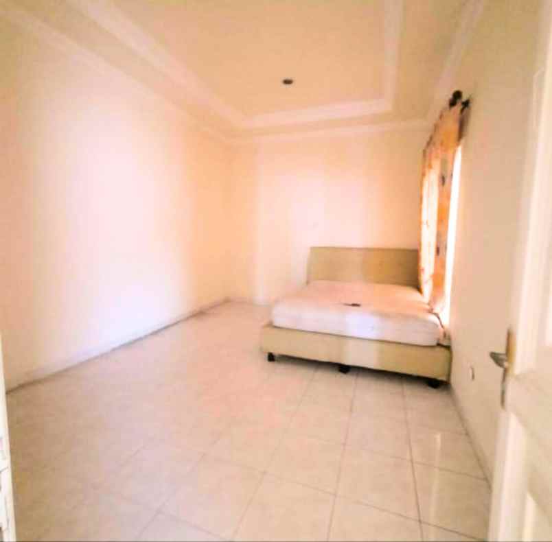 dijual rumah tenggilis utara