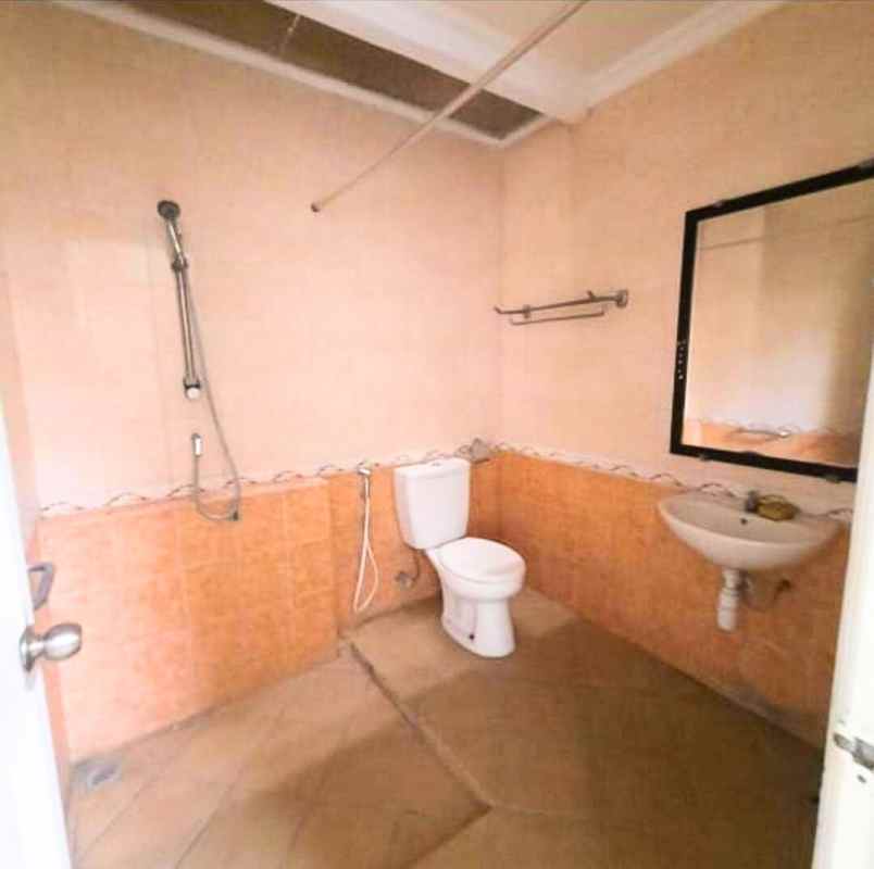 dijual rumah tenggilis utara