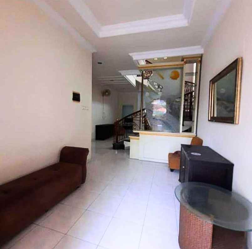 dijual rumah tenggilis utara