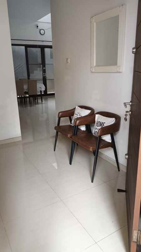 dijual rumah tenggilis utara