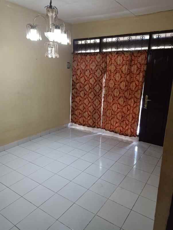 dijual rumah tinggal di perumahan serua ciputat