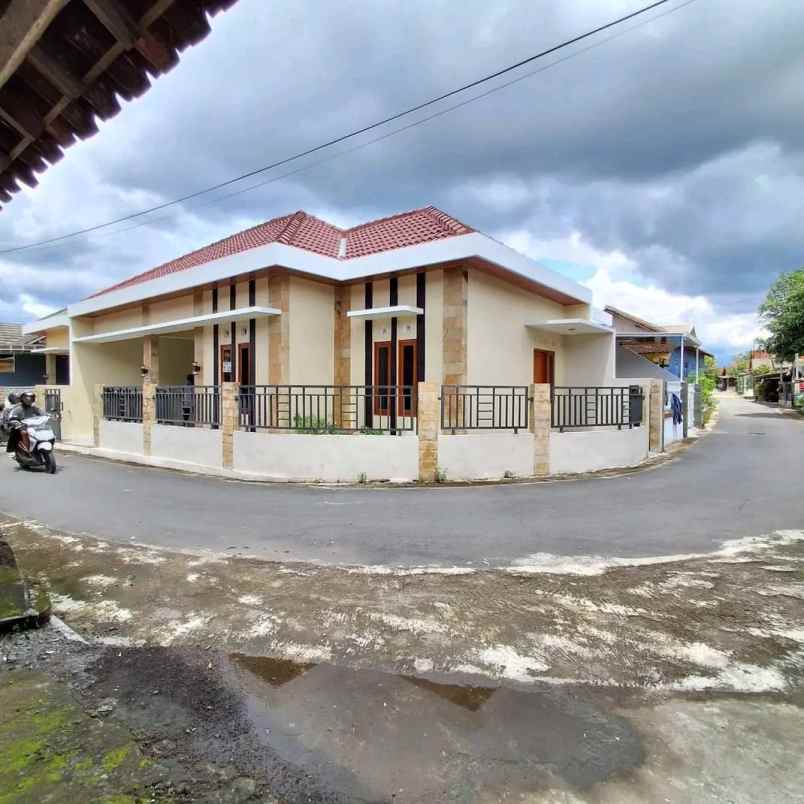 dijual rumah tirtomartani