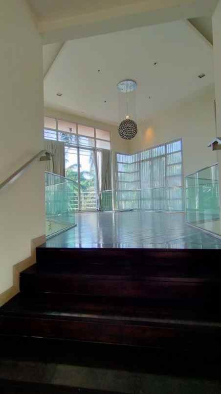 dijual rumah vila bukit regency 1