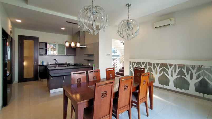 dijual rumah vila bukit regency 1