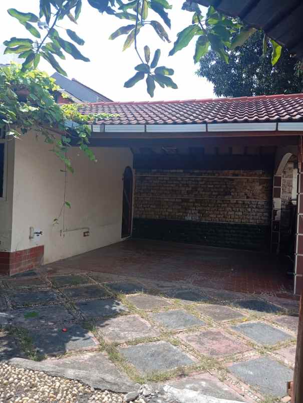 dijual rumah villa indah permai