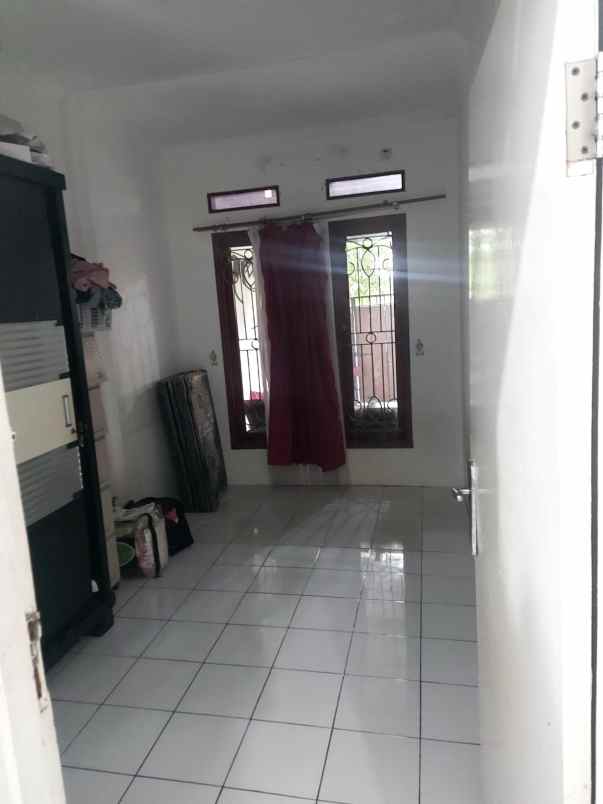 dijual rumah villa mutiara gading 2