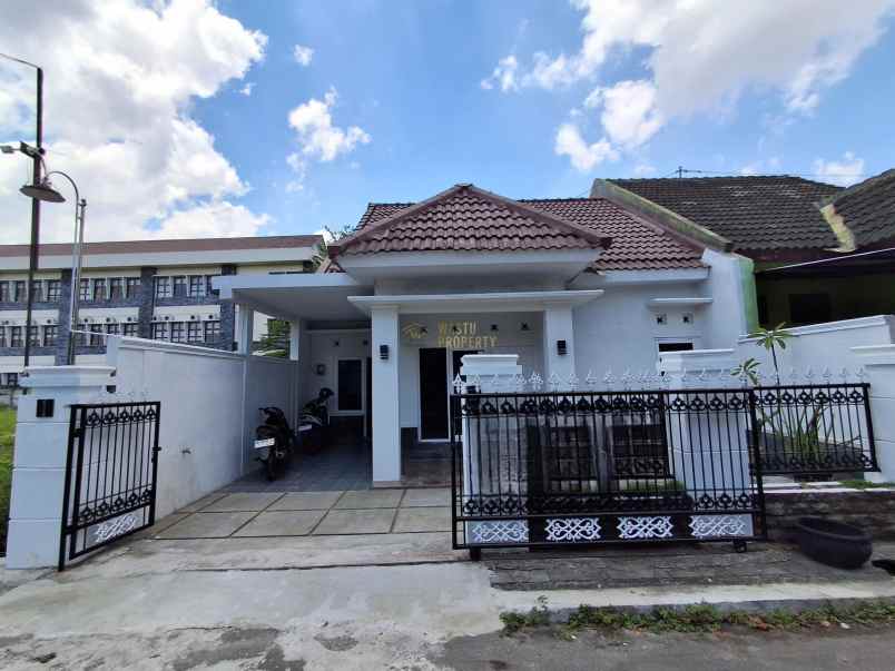 dijual rumah wedomartani ngemplak