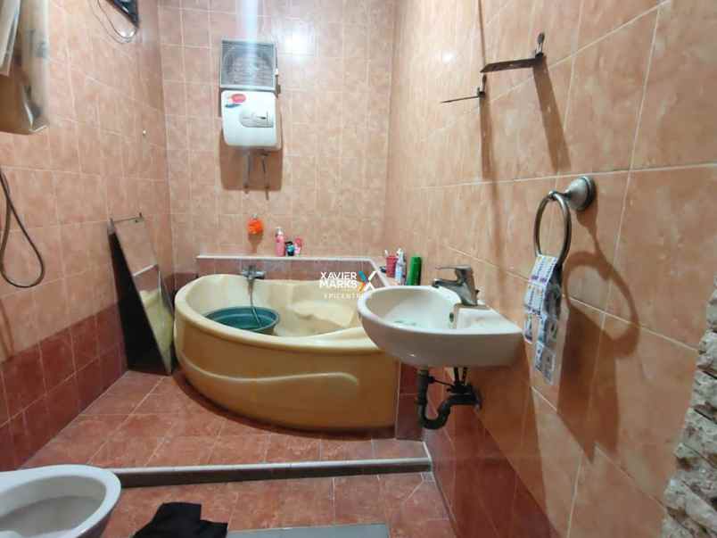 dijual rumah wisma lidah kulon