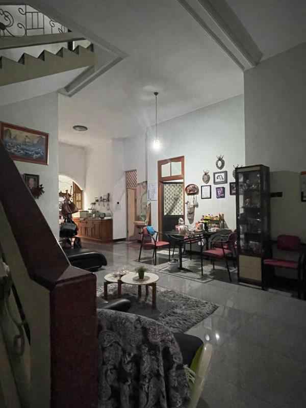 dijual rumah wisma permai barat