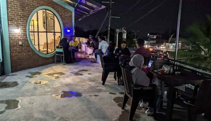 dijual sewa bekas new normal cafe letak strategis