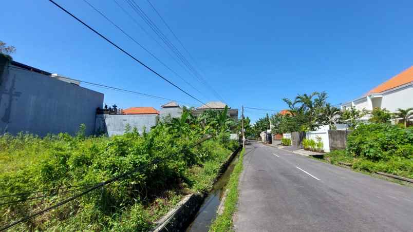 dijual tanah jalan dewi sri kuta bali