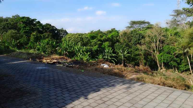 dijual tanah jalan pantai nyanyi