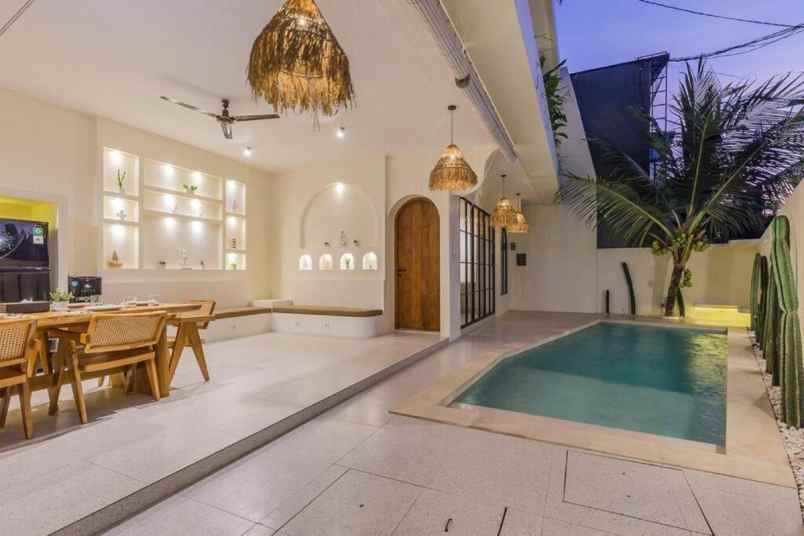 dijual villa canggu kec kuta utara kab