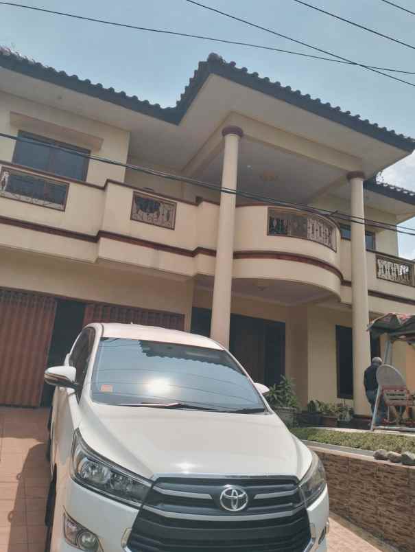 dijual villa jl sultan agung kel sisir