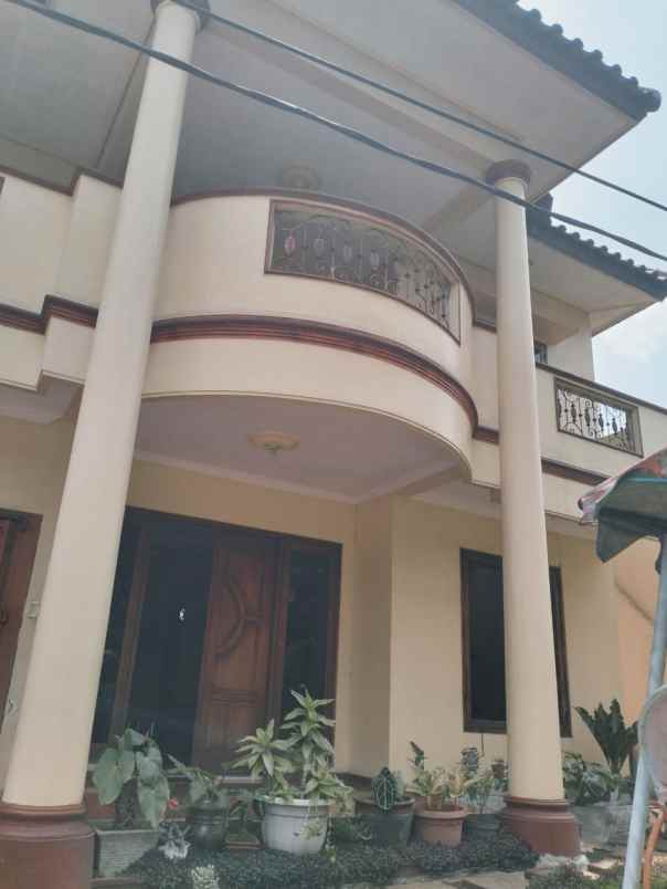 dijual villa jl sultan agung kel sisir