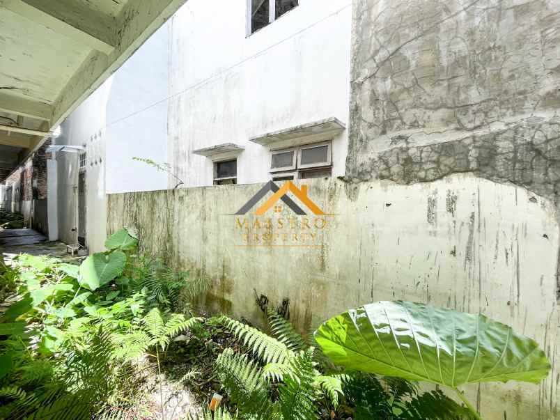 dijual villa komplek raztan palace