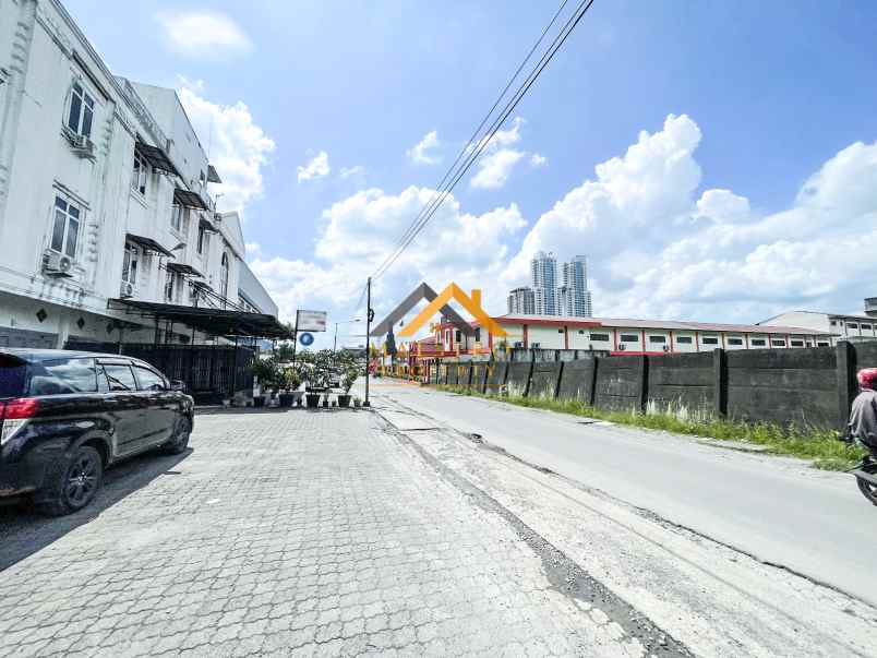 dijual villa komplek raztan palace