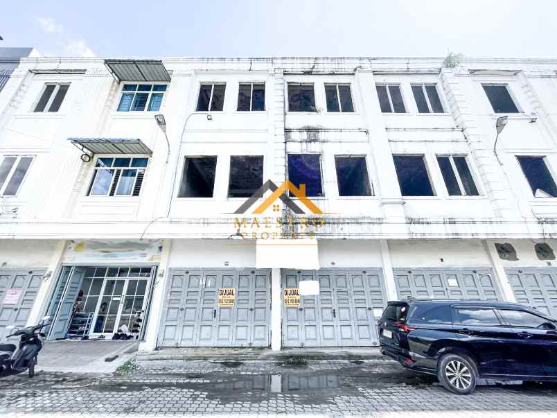 dijual villa komplek raztan palace