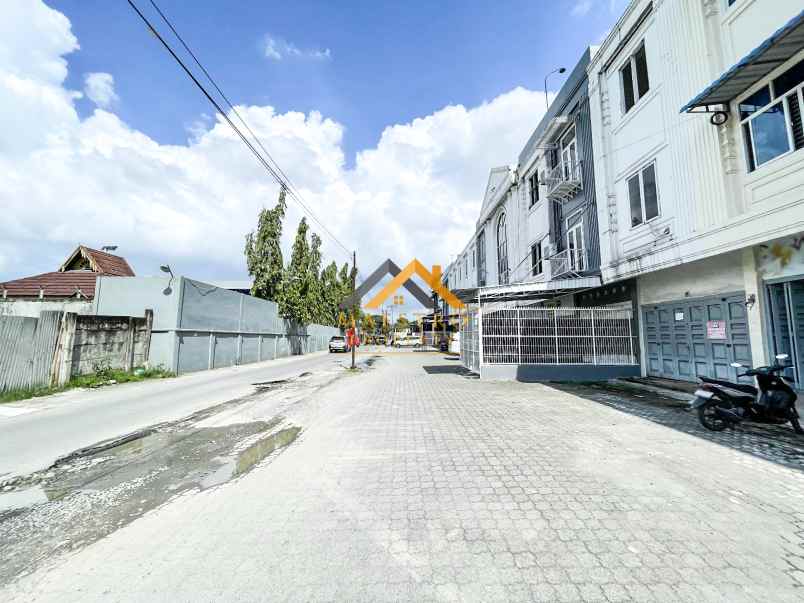 dijual villa komplek raztan palace