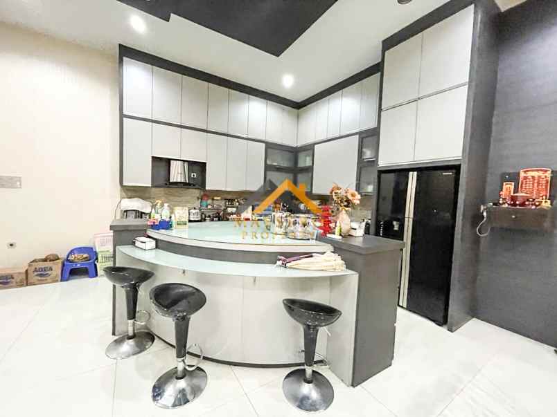 dijual villa konsep double decker jalan