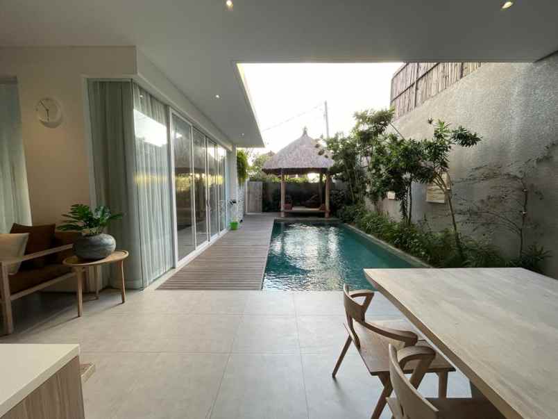 dijual villa lantai 2 lokasi petitenget seminyak