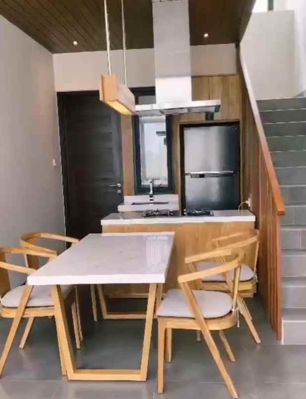 dijual villa modern lantai 2 lokasi canggu